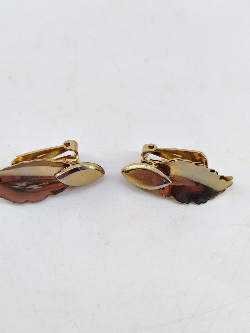 Vintage Gold Tone Leaf Clip-On Earrings Two-Tone Metallic Fashion Jewelry